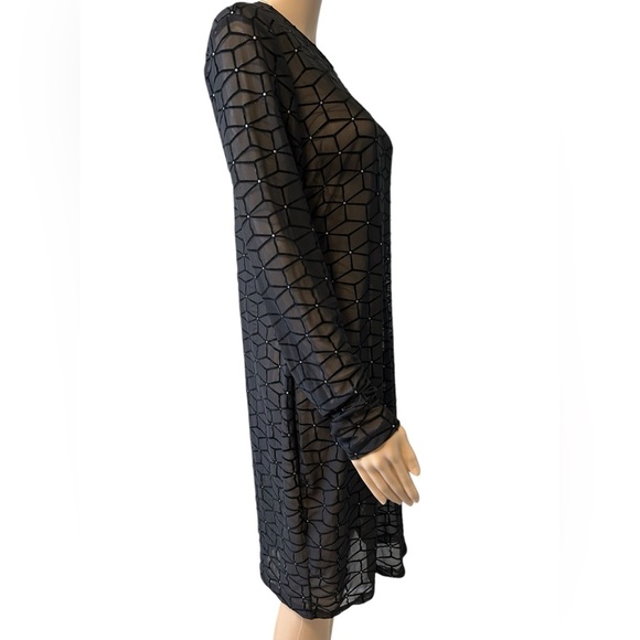 Elegant Black Geometric Dress - Picture 2 of 5